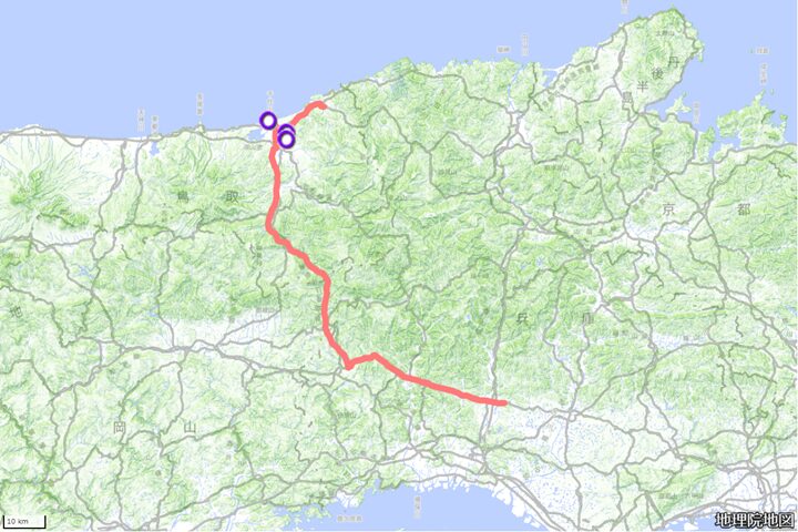 ２日目の走行距離を示す地図。立ち寄った場所を紫色の丸印で記す