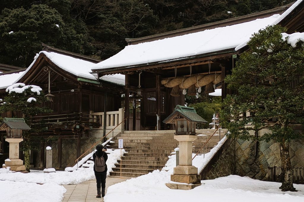 美穂神社の神門の写真