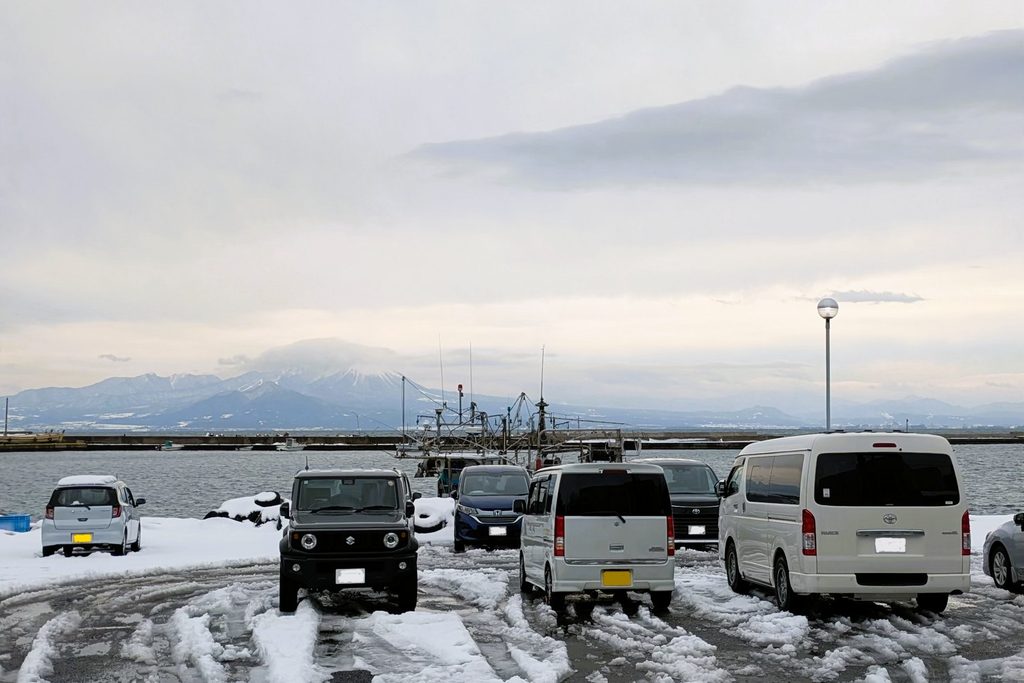 美保関観光無料駐車場に車を停めた写真